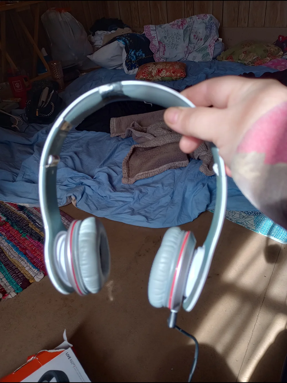 White Over-Ear Headphones - Wired
